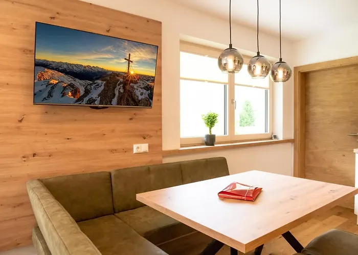 Jasmin Apartment Tux